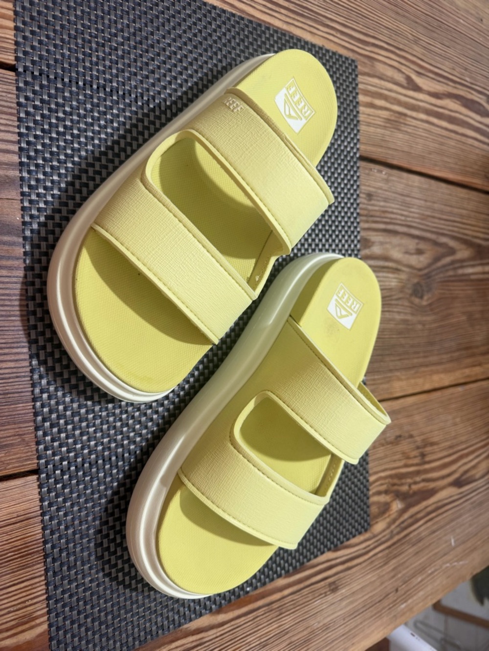 Reef Bondi Pale Banana size 8